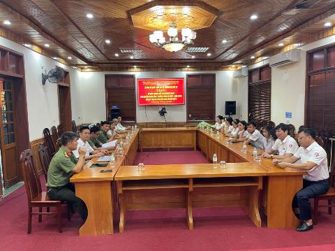 Bộ Công an tặng Kỷ niệm chương ‘Bảo vệ an ninh Tổ quốc’ cho Ông Nguyễn Thanh Bằng, trưởng phòng TCHC – Công ty hoa tiêu khu vực VI.