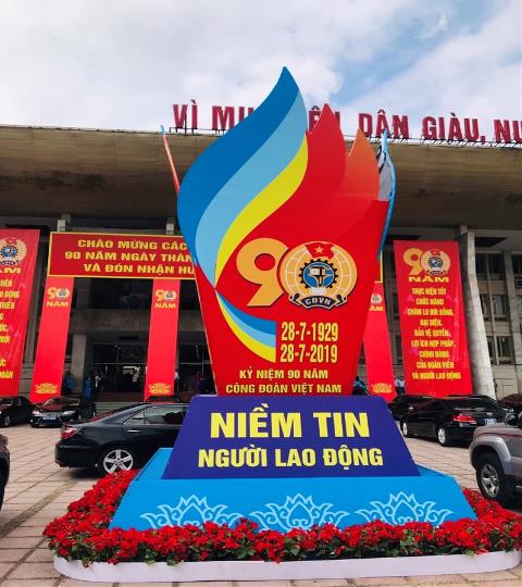 Giao hữu bóng đá chào mừng kỷ niệm 90 năm ngày thành lập Công đoàn Việt Nam.
